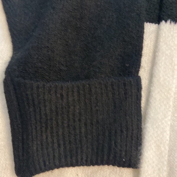 VICI CARDIGAN SIZE M BNWOT TWO FRONT POCKETS SO  BEAUTIFUL LENGHT 32” BUST 48” - Picture 8 of 12